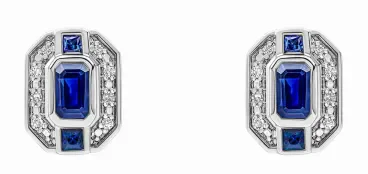Boucles d'oreilles de luxe en or blanc 375 carats avec saphirs bleus centraux et pavage diamants.