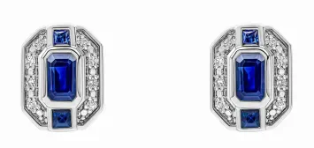 Boucles d'oreilles de luxe en or blanc 375 carats avec saphirs bleus centraux et pavage diamants.