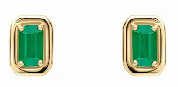 Boucles d'oreilles puces en or jaune 375 carats avec émeraudes vertes naturelles facettées.