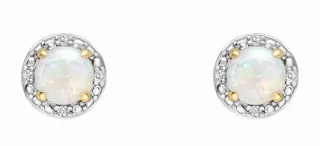Boucles d'oreilles puces en or blanc 375 carats serties d'opales irisées et de petits diamants.