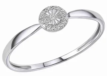 Bague solitaire pour femme en or blanc 375 massif sertie d'un diamant blanc brillant facetté.