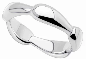 Bague pour femme en argent massif 925 au design de larme allongée et lisse avec finition polie brillante.