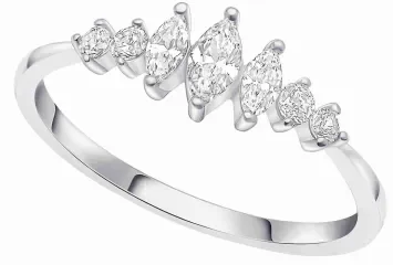 Bague pour femme en argent massif 925 ornée d'un dégradé de pierres de zirconium brillantes de tailles croissantes.