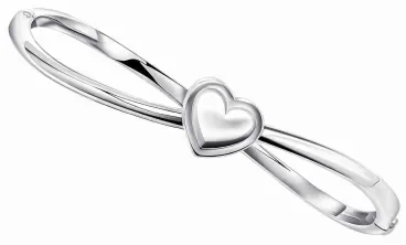Bracelet jonc rigide pour femme en argent 925 orné d'un petit cœur central poli, finition brillante sur fond blanc.