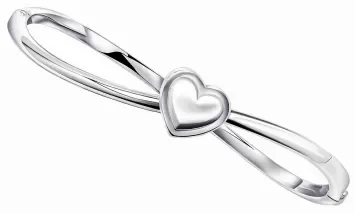 Bracelet jonc rigide pour femme en argent 925 orné d'un petit cœur central poli, finition brillante sur fond blanc.