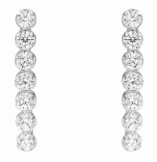 Boucles d'oreilles pour femme en argent 925 serties de pierres de zirconium brillantes, éclat type diamant sur monture argent.