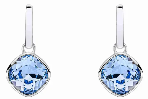 Boucles d'oreilles en argent 925 serties d'un cristal bleu saphir intense modèle Éclat d'Azur, reflets bleutés lumineux.